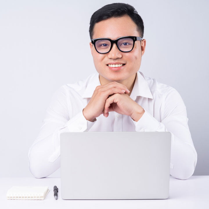 man-online-learnin